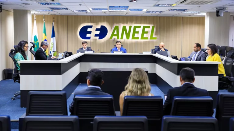 Diretoria colegiada da Aneel durante a 8ª reunião pública ordinária de 2025, em 18 de março (Foto Michel Jesus/Aneel)