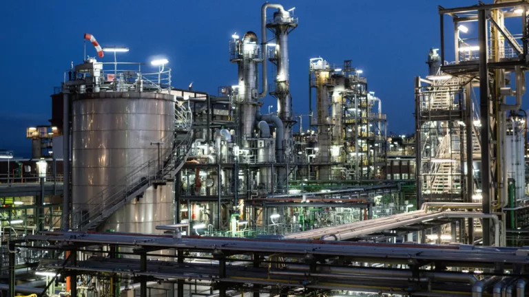Planta multifuncional de PolyTHF. Segunda maior unidade Verbund da Basf, na Antuérpia, na Bélgica (Foto Divulgação)